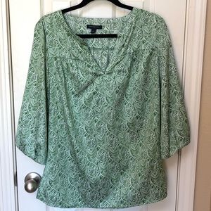 Banana Republic Green and Cream Silky Top GUC